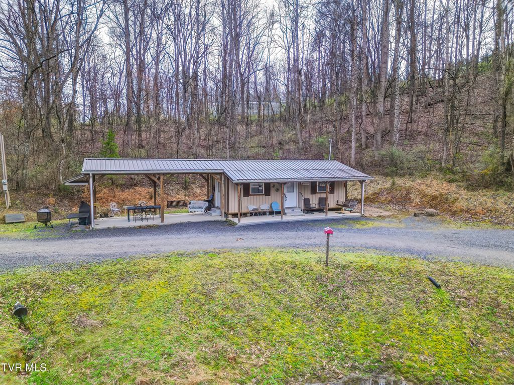 Photo of 184 Davis Drive, Rogersville, TN 37857 (MLS # 9992181)