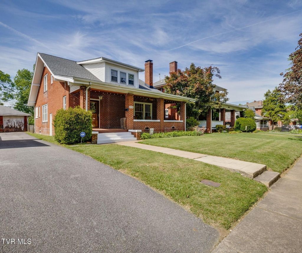 Photo of 812 Maple Street, Johnson City, TN 37604 (MLS # 9994306)