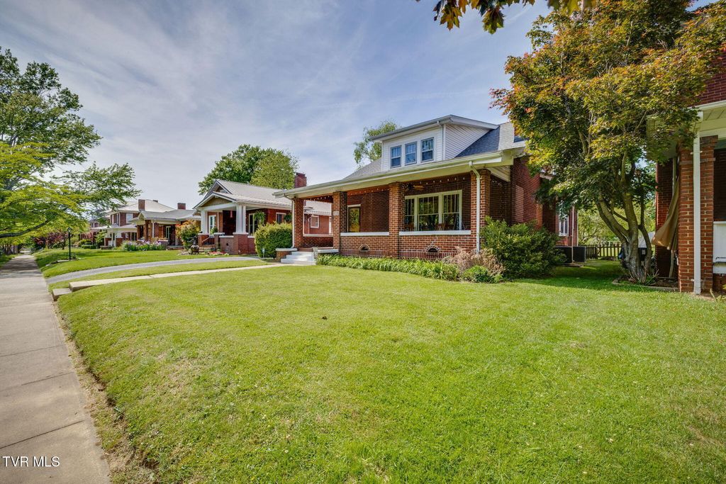 Photo of 812 Maple Street, Johnson City, TN 37604 (MLS # 9994306)