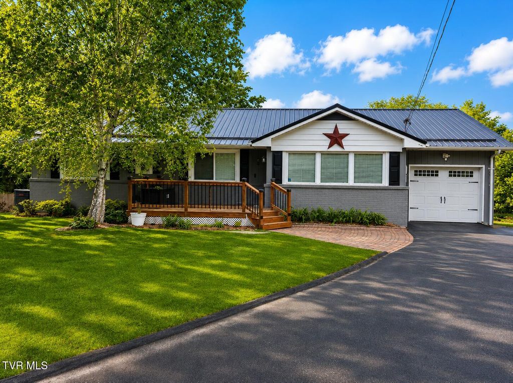 Photo of 21322 Cavalier Circle, Bristol, VA 24202 (MLS # 9995425)
