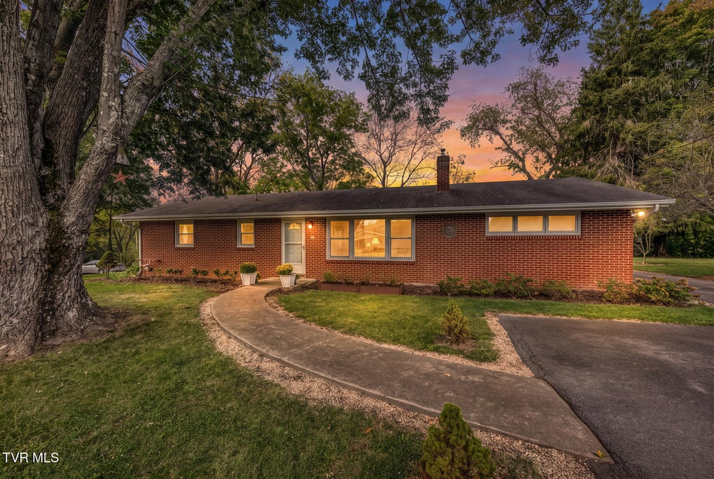 Photo of 133 Northeast Drive, Johnson City, TN 37601 (MLS # 10002278)