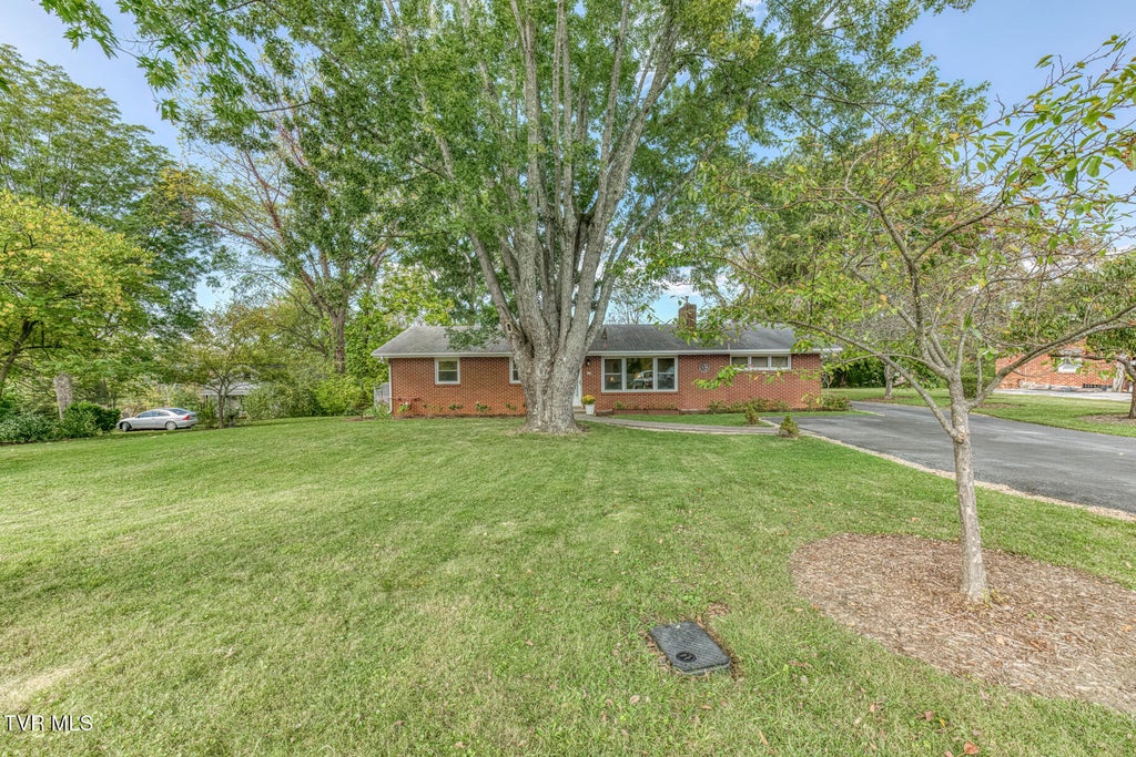 Photo of 133 Northeast Drive, Johnson City, TN 37601 (MLS # 10002278)
