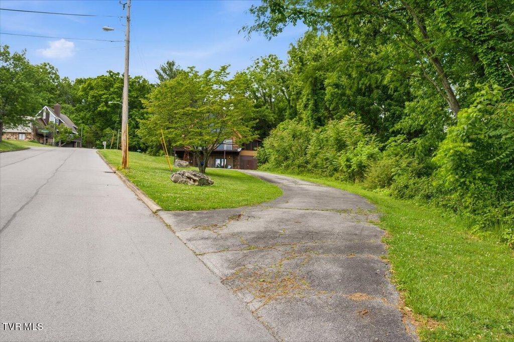 Photo of 1027 Fain Avenue, Kingsport, TN 37660 (MLS # 9995476)