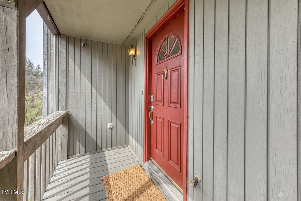 Photo of 222 Willowbend Court, Kingsport, TN 37660 (MLS # 9992783)