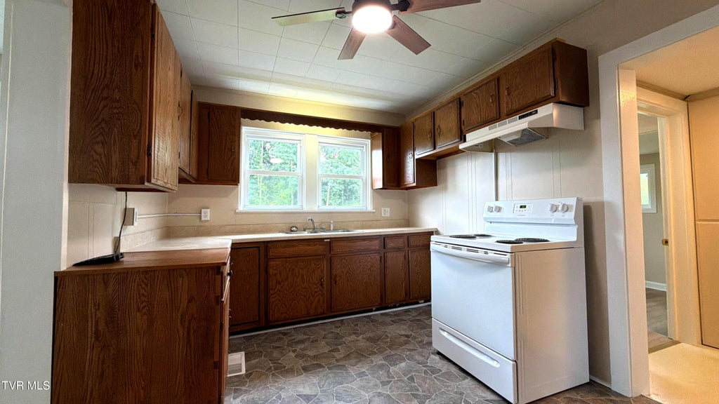 Photo of 540 Oakwood Street, Bristol, TN 37620 (MLS # 9997607)