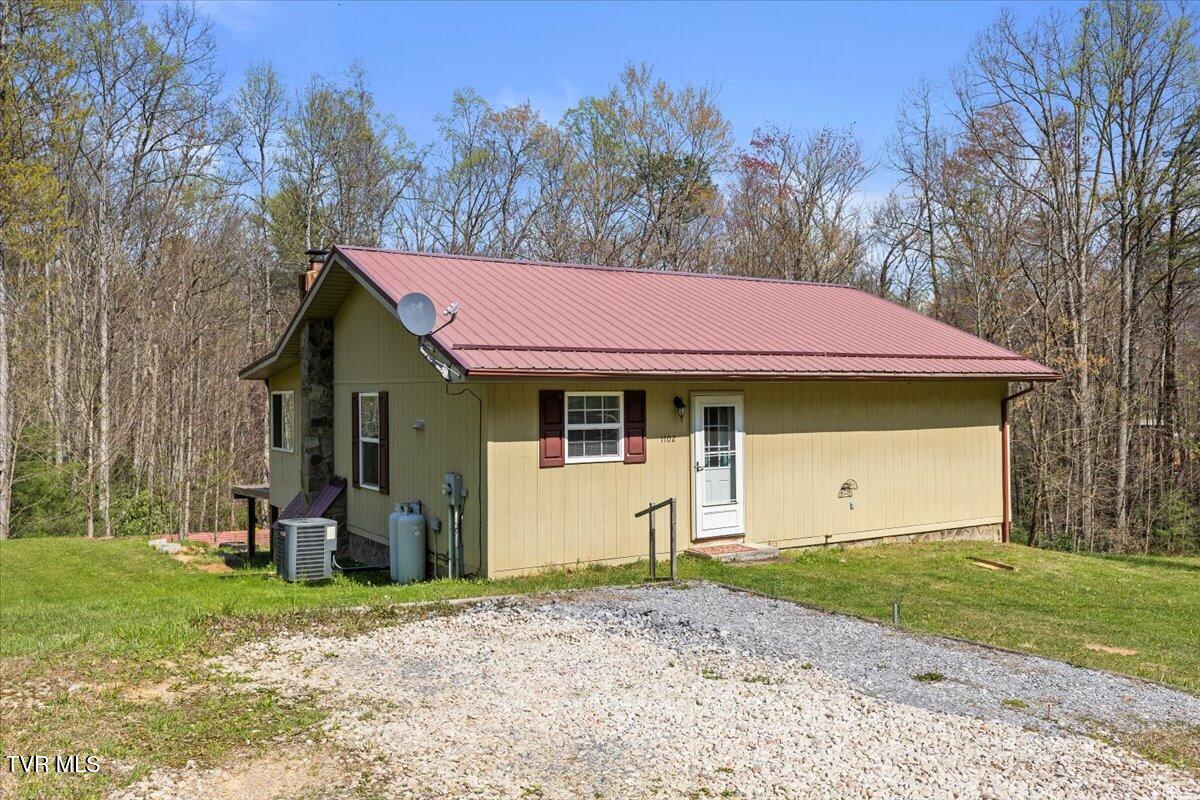 1102 Foxhound Hills Circle, Unicoi, Tennessee image 1