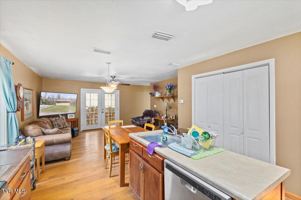 1102 Foxhound Hills Circle, Unicoi, Tennessee image 7