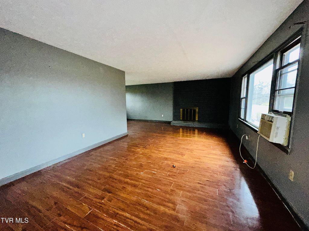 Photo of 270 Pace Drive, Bristol, VA 24201 (MLS # 9988933)