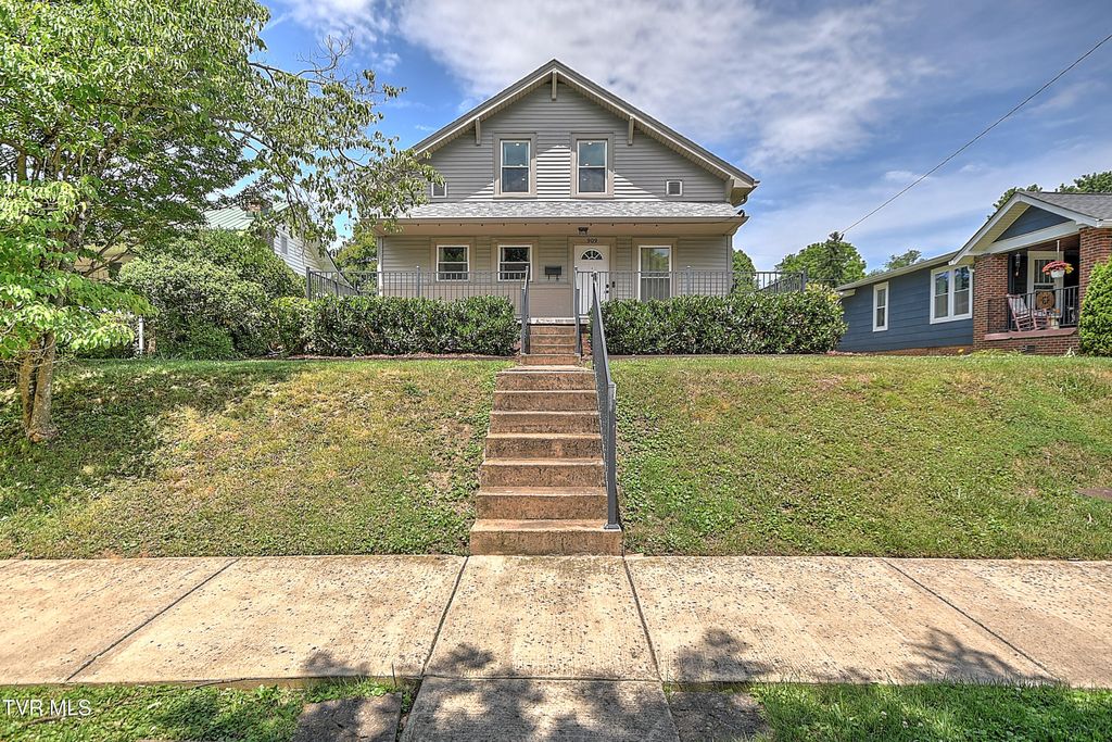 Photo of 909 Holston Avenue, Johnson City, TN 37601 (MLS # 9996135)