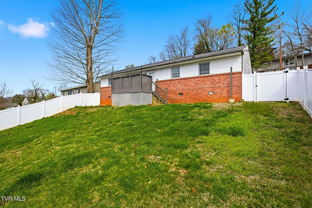 Photo of 578 Bays View Court, Kingsport, TN 37660 (MLS # 9992673)