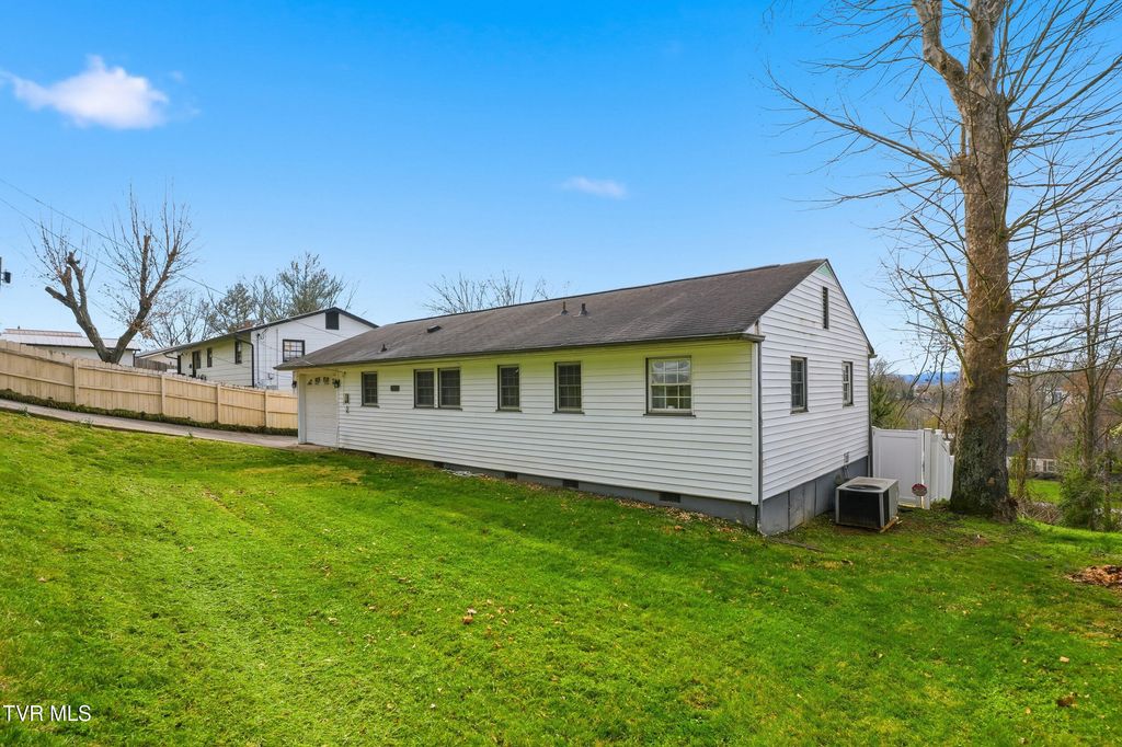 Photo of 578 Bays View Court, Kingsport, TN 37660 (MLS # 9992673)