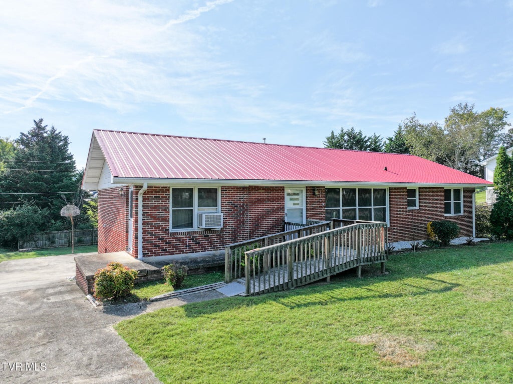 Photo of 109 Idletime Drive, Greeneville, TN 37743 (MLS # 10001783)