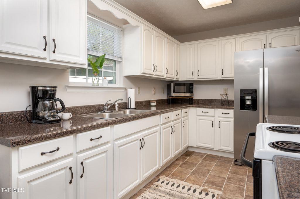 Photo of 304 Depot Street, Jonesborough, TN 37659 (MLS # 9990530)