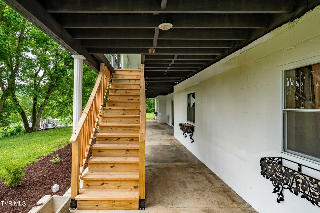 Photo of 194 Sparks Road, Johnson City, TN 37601 (MLS # 9981842)