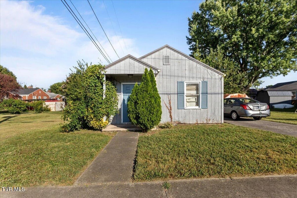 Photo of 1346 Waverly Road, Kingsport, TN 37664 (MLS # 10000742)