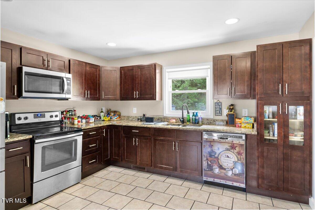 1212 Thomas Boulevard, Elizabethton, Tennessee image 11