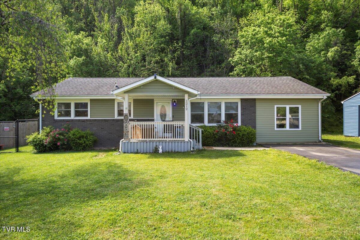 1212 Thomas Boulevard, Elizabethton, Tennessee image 3