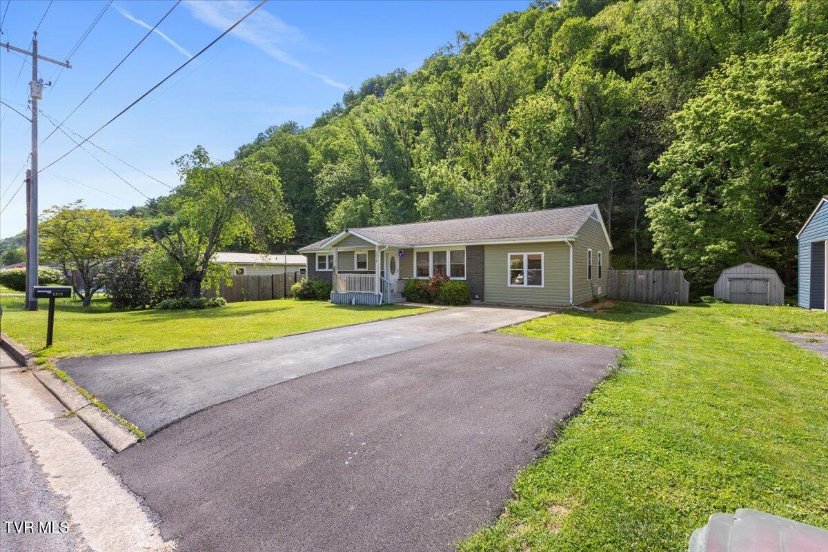 1212 Thomas Boulevard, Elizabethton, Tennessee image 2