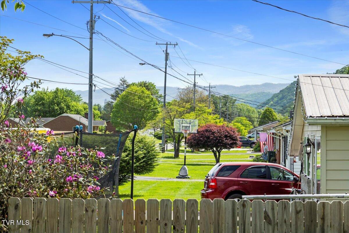 1212 Thomas Boulevard, Elizabethton, Tennessee image 6