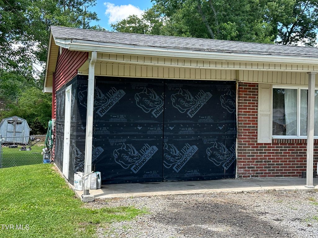 Photo of 210 Morningside Drive, Rogersville, TN 37857 (MLS # 9996998)