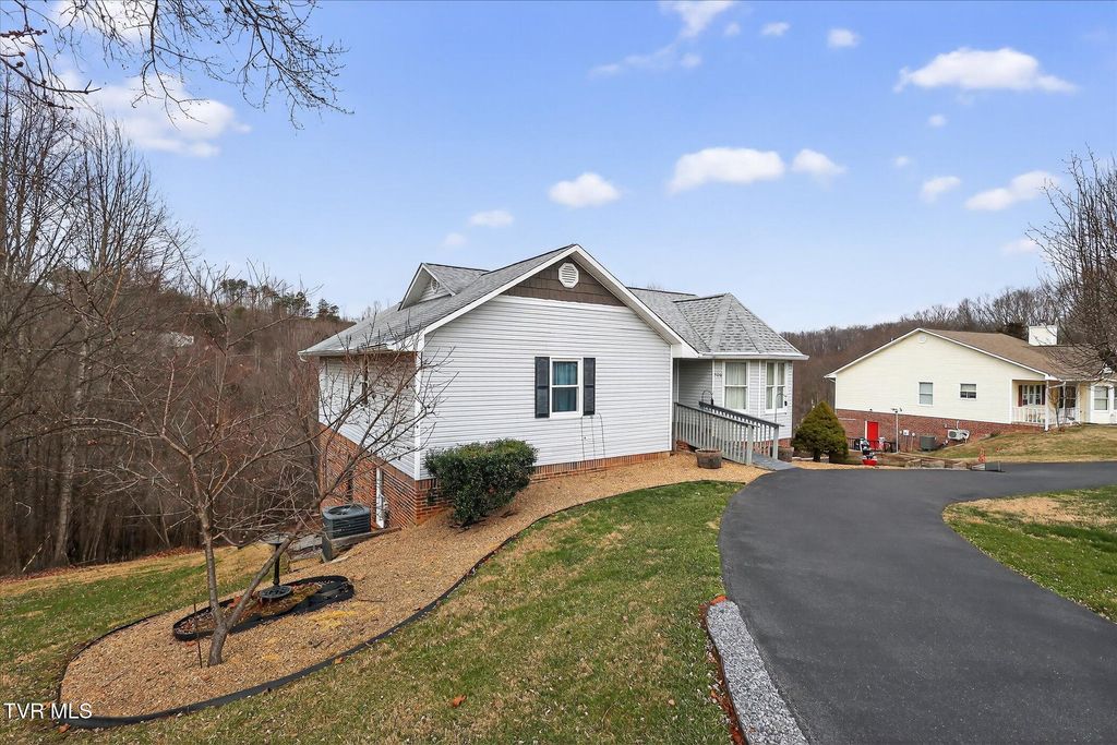 Photo of 300 Poplar Grove Road, Kingsport, TN 37664 (MLS # 9990314)