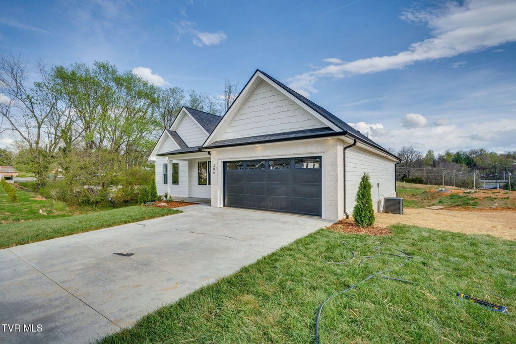 Photo of 306 Ty'S Place, Kingsport, TN 37663 (MLS # 9993227)