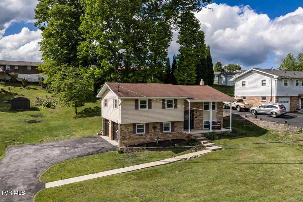 Photo of 464 Springfield Drive, Bristol, TN 37620 (MLS # 9995288)