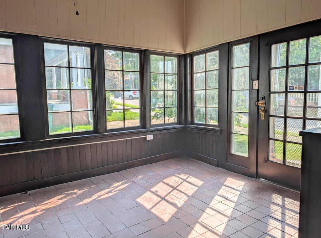 Photo of 502 Lee Street #Apt. 2, Bristol, VA 24201 (MLS # 9999783)