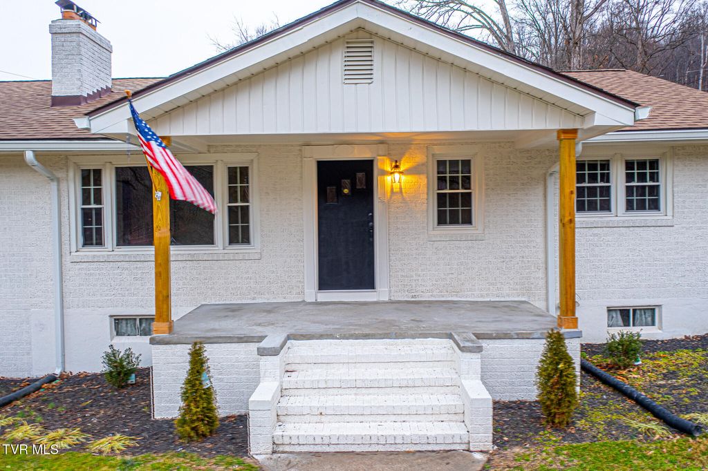 Photo of 315 Walker Street, Kingsport, TN 37665 (MLS # 9990017)