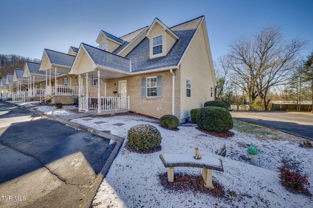 Photo of 808 Milton Court #808, Kingsport, TN 37664 (MLS # 9989326)