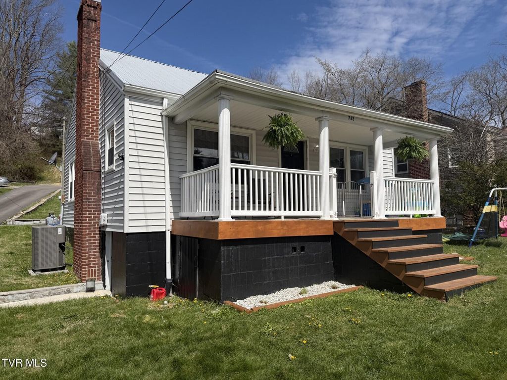 Photo of 723 Park Avenue, Norton, VA 24273 (MLS # 9993021)