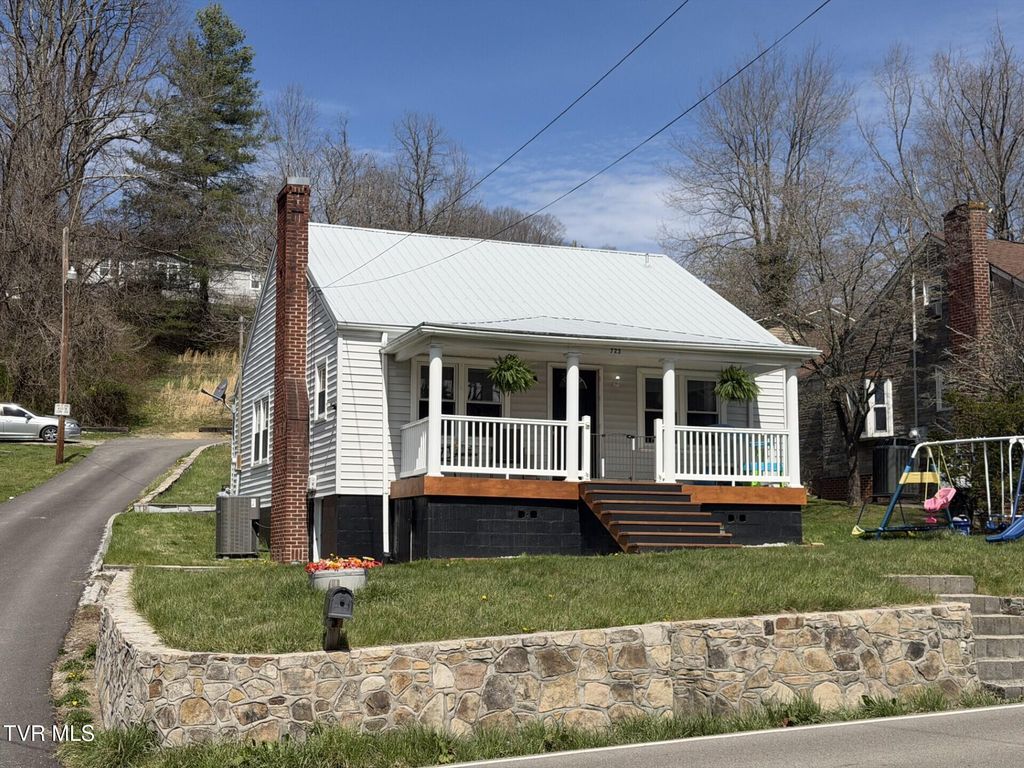 Photo of 723 Park Avenue, Norton, VA 24273 (MLS # 9993021)