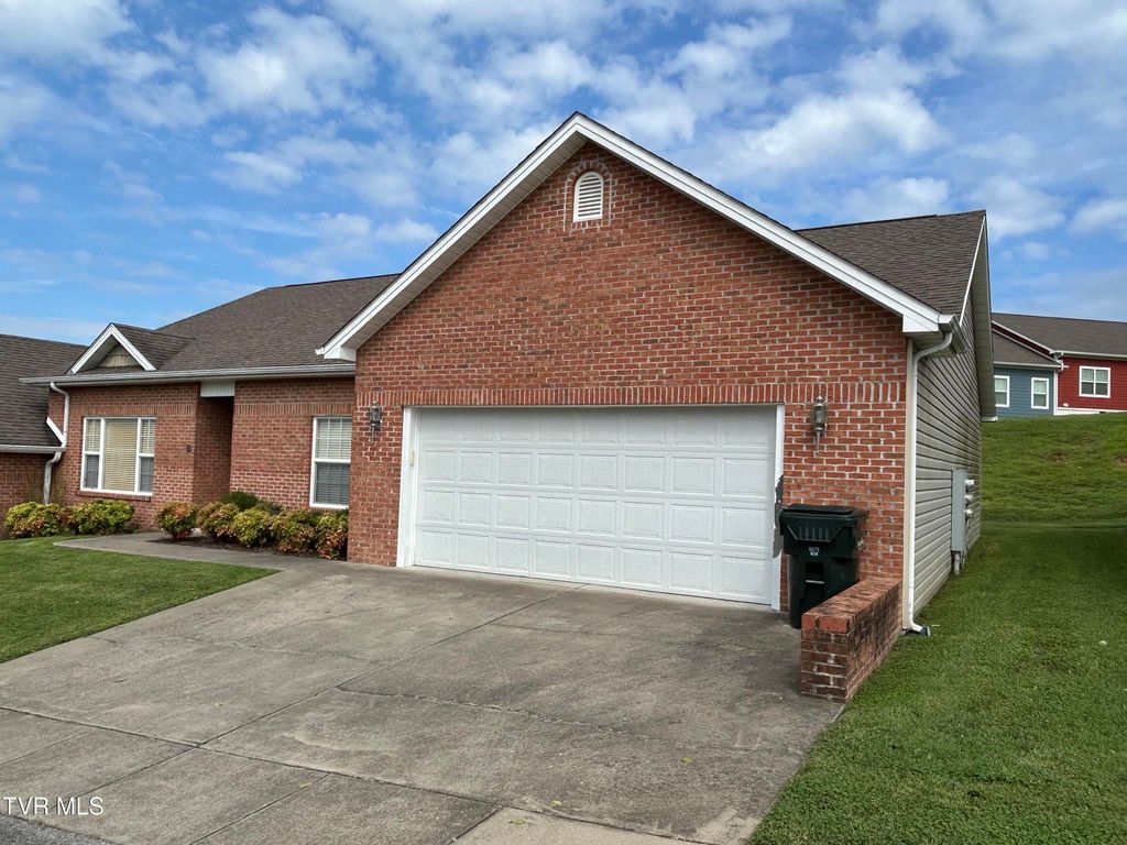 Photo of 123 Southridge Drive #123, Greeneville, TN 37743 (MLS # 9984207)