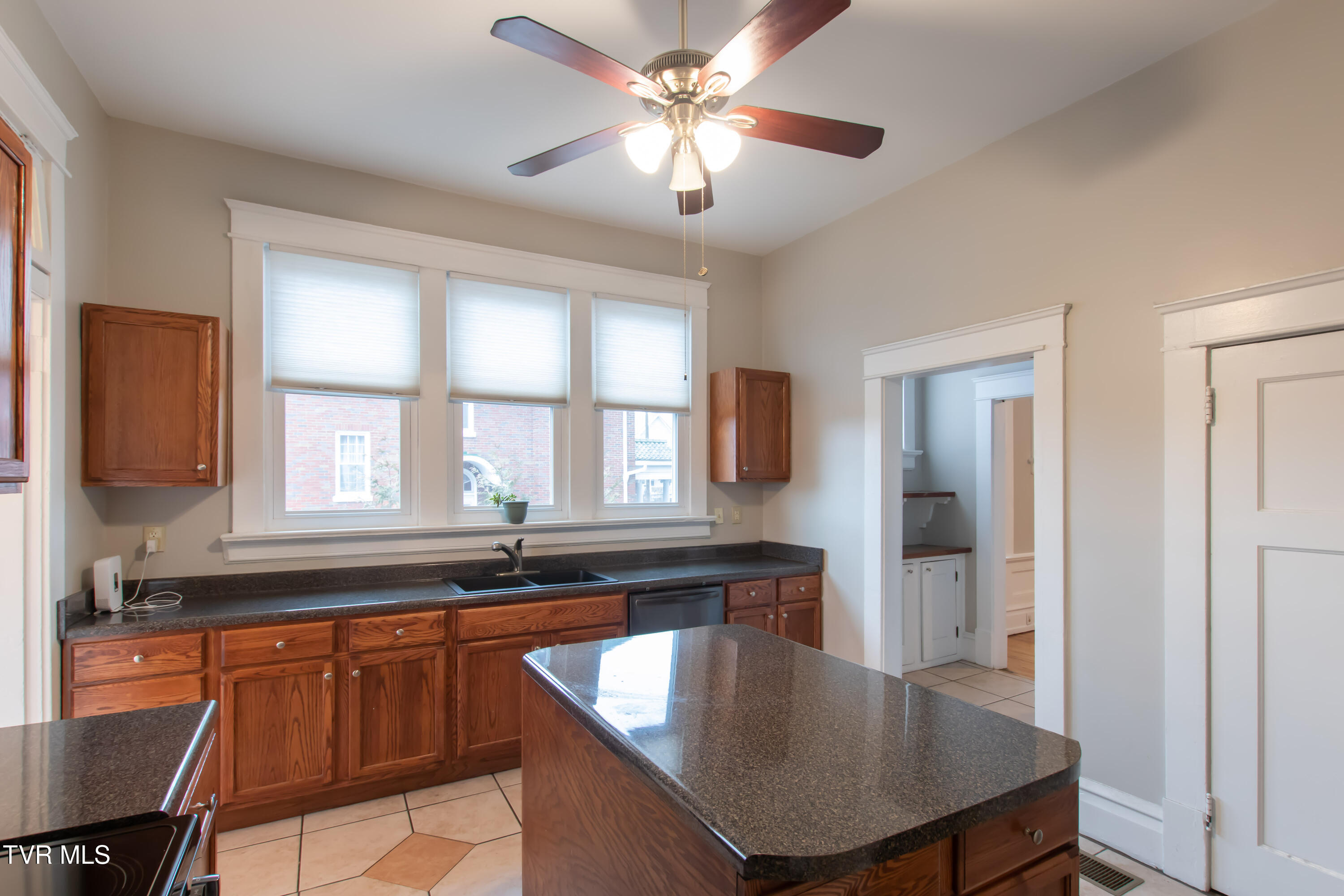 129 Solar St Street, Bristol, Virginia image 27