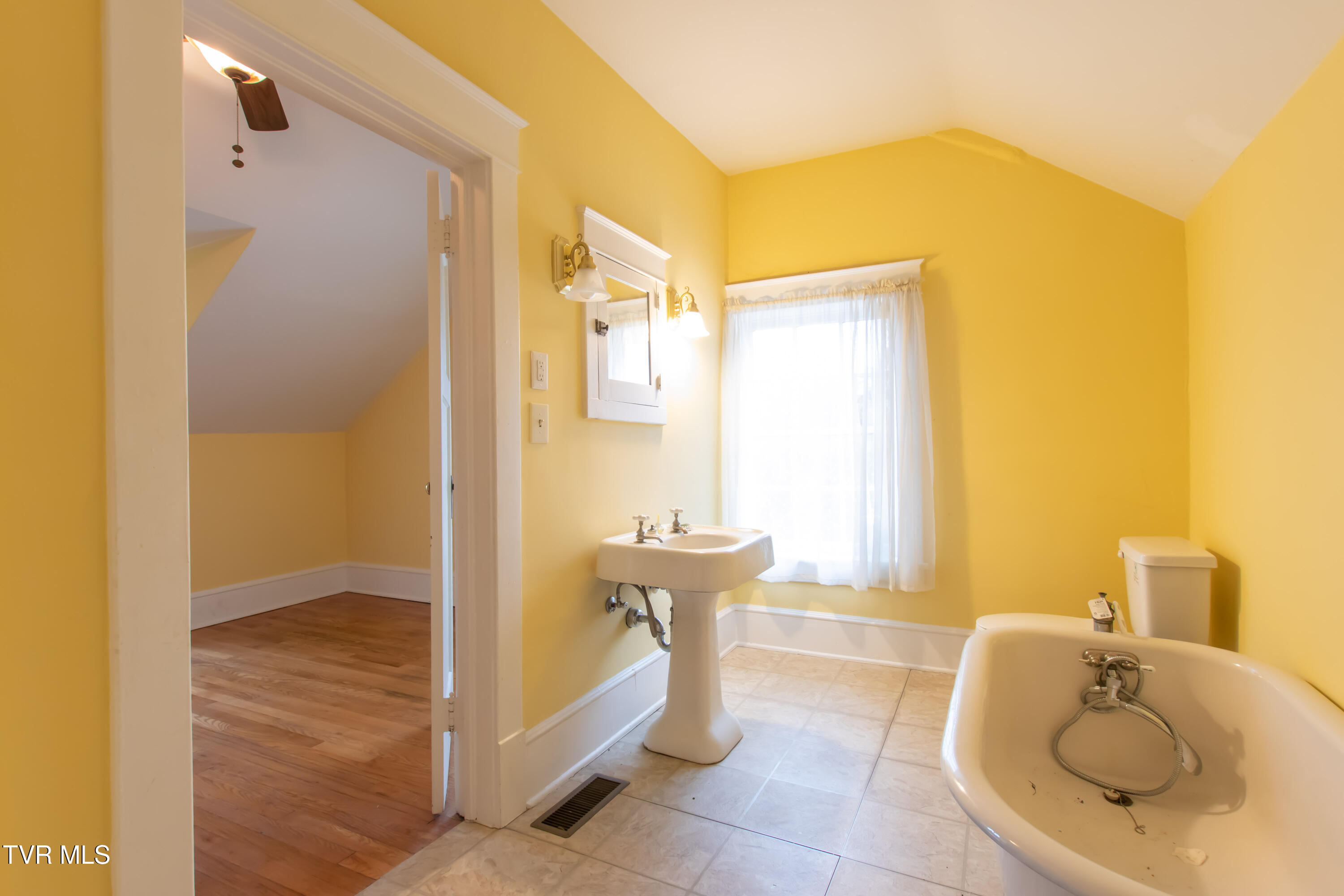 129 Solar St Street, Bristol, Virginia image 37
