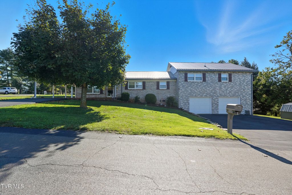 Photo of 484 Duff Circle CIR, Castlewood, VA 24224 (MLS # 9995596)