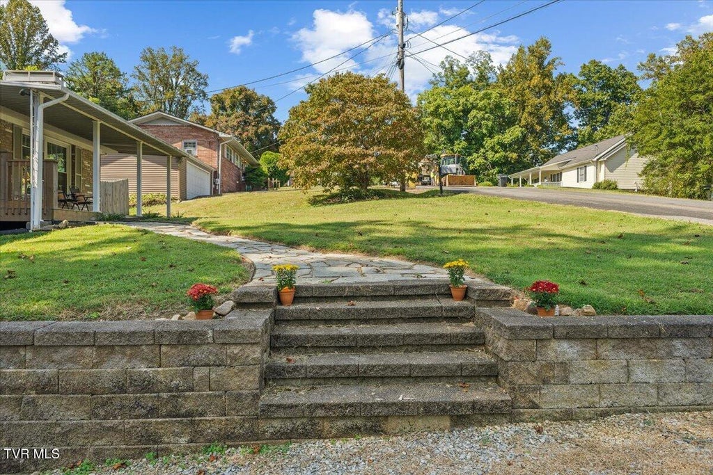 Photo of 513 Merman Road, Kingsport, TN 37663 (MLS # 10000751)
