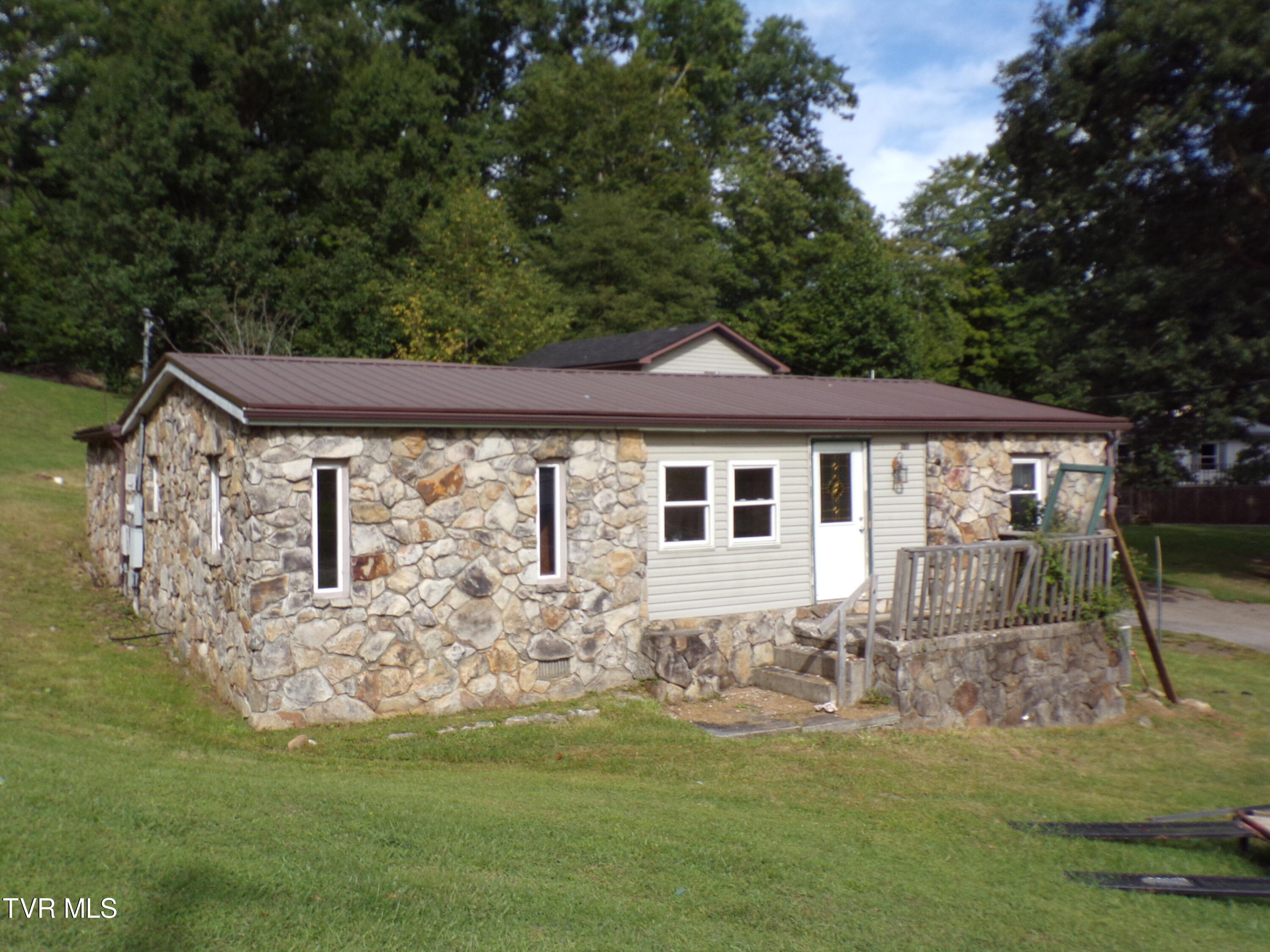 9781 Sulpher Springs Drive, Pound, Virginia image 1
