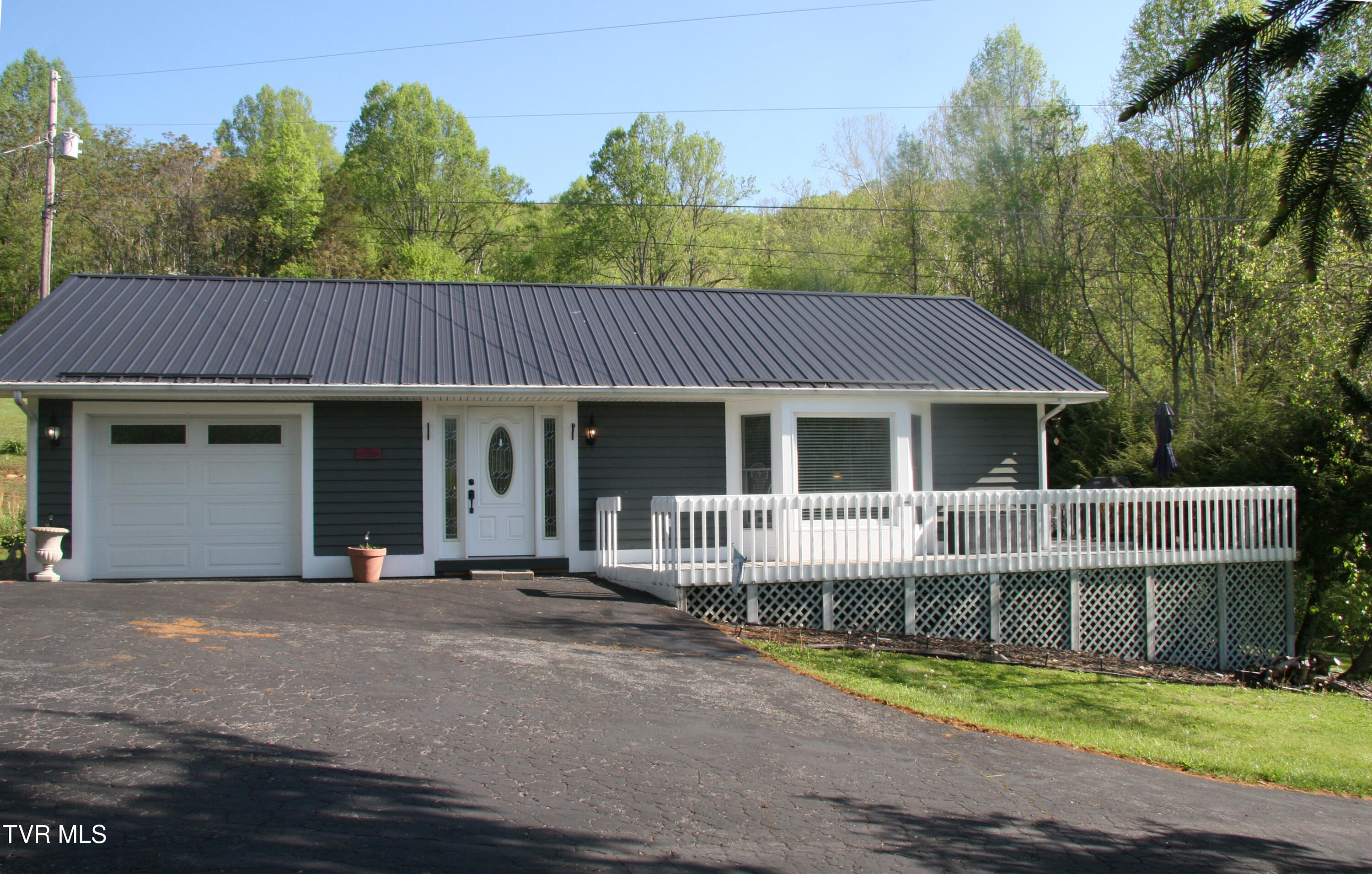 304 Tunnel Drive, Dryden, Virginia image 9