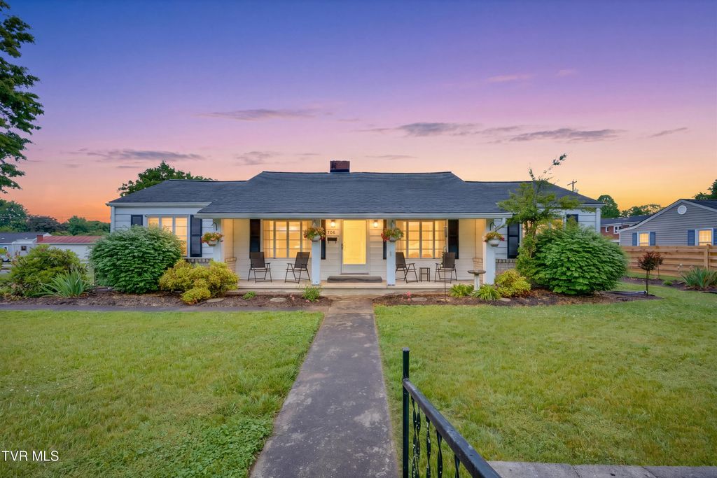 Photo of 706 Holston Avenue, Johnson City, TN 37601 (MLS # 9995396)