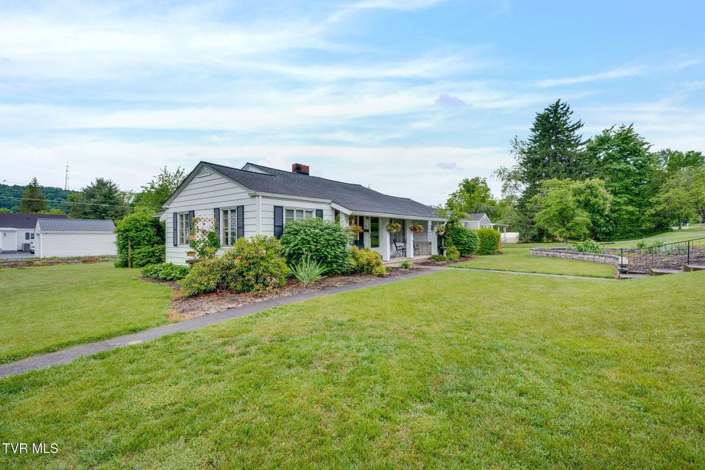 Photo of 706 Holston Avenue, Johnson City, TN 37601 (MLS # 9995396)