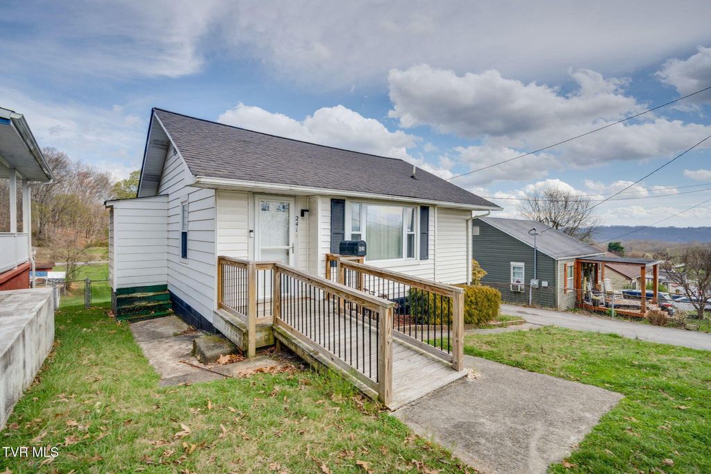 Photo of 241 Fontana Street, Kingsport, TN 37660 (MLS # 9992285)