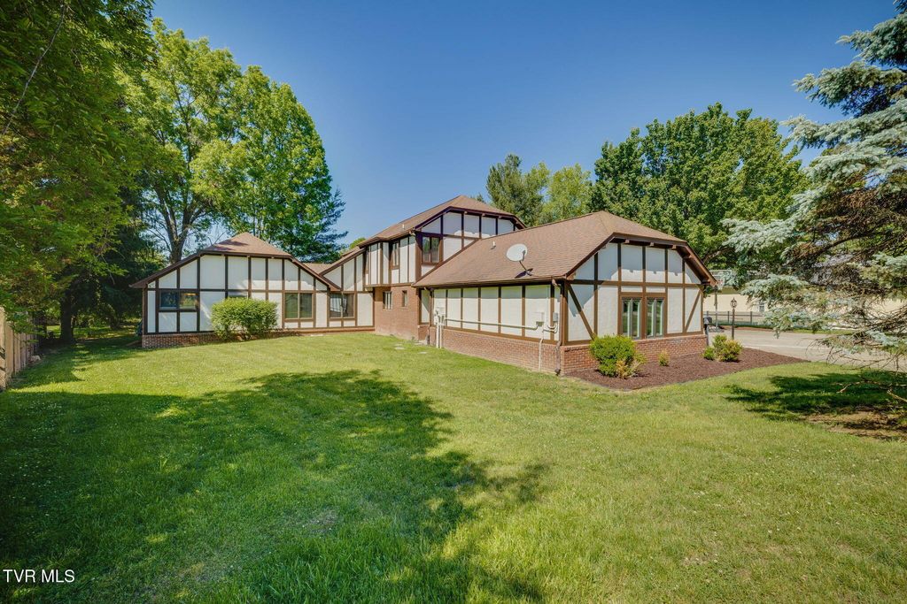 Photo of 1312 White Street, Kingsport, TN 37664 (MLS # 9995296)