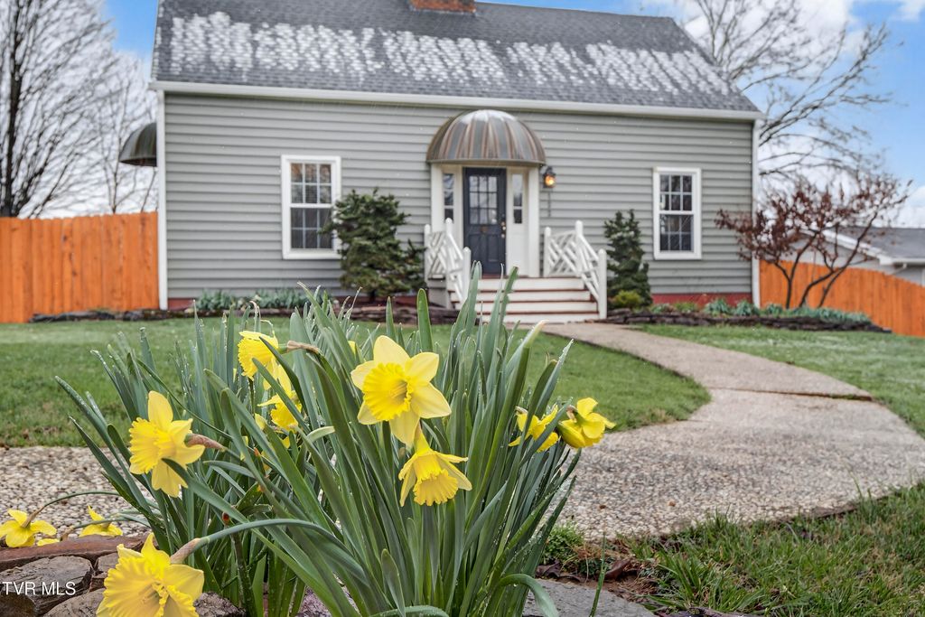 Photo of 122 Stonewall Heights, Abingdon, VA 24210 (MLS # 9992336)