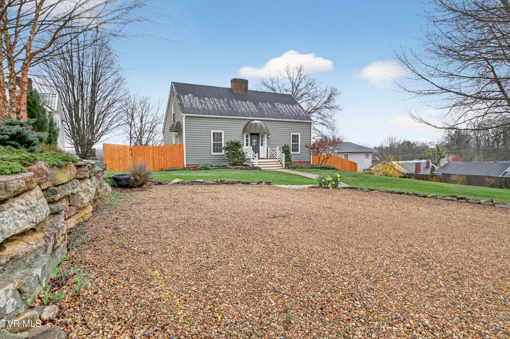 Photo of 122 Stonewall Heights, Abingdon, VA 24210 (MLS # 9992336)