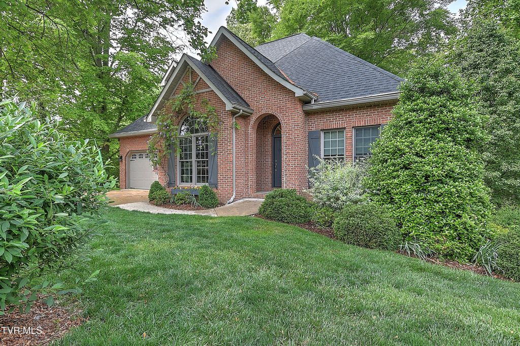 Photo of 421 Arrowhead Drive, Kingsport, TN 37664 (MLS # 9994950)