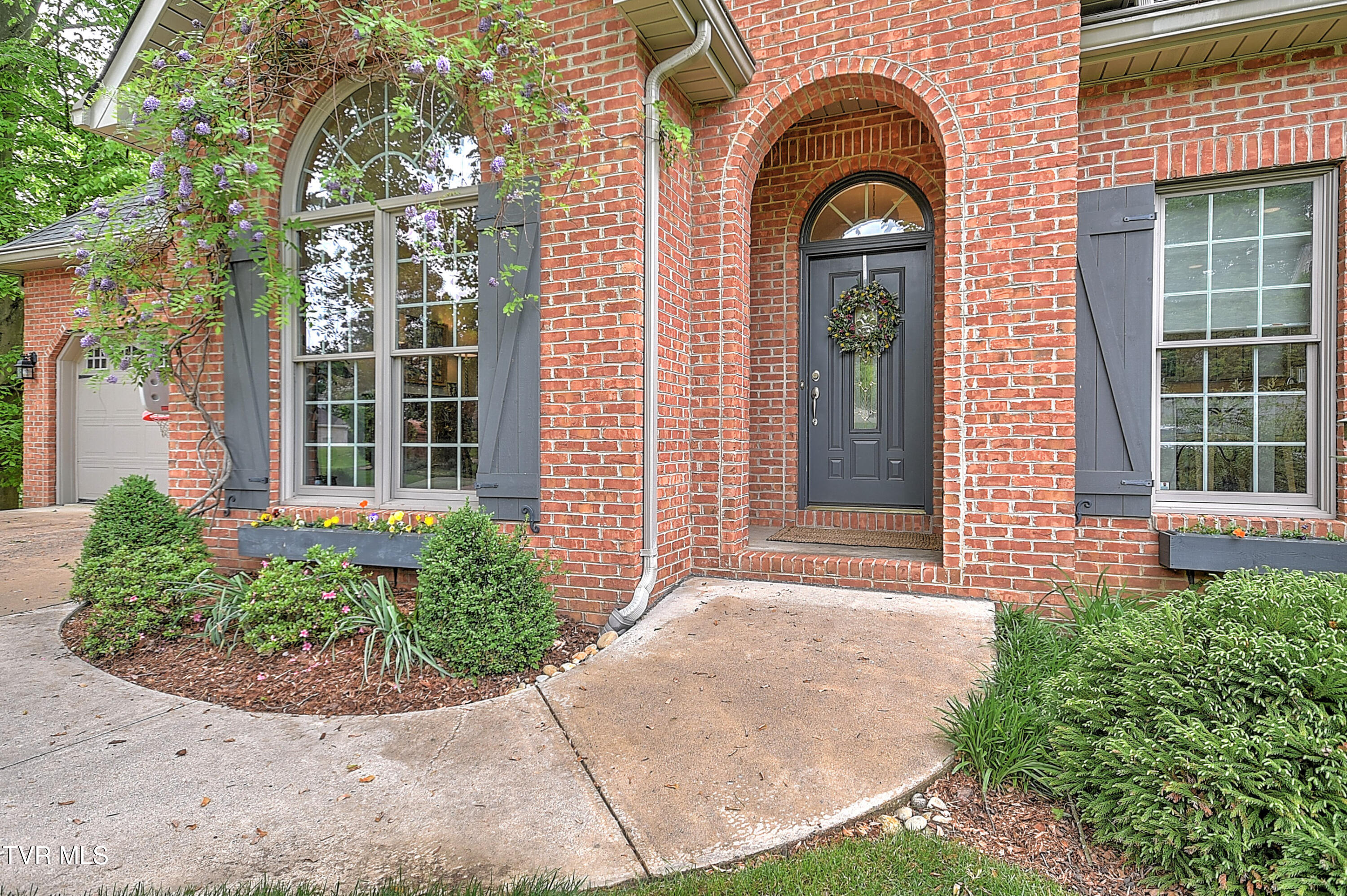 421 Arrowhead Drive