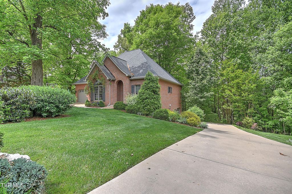 Photo of 421 Arrowhead Drive, Kingsport, TN 37664 (MLS # 9994950)