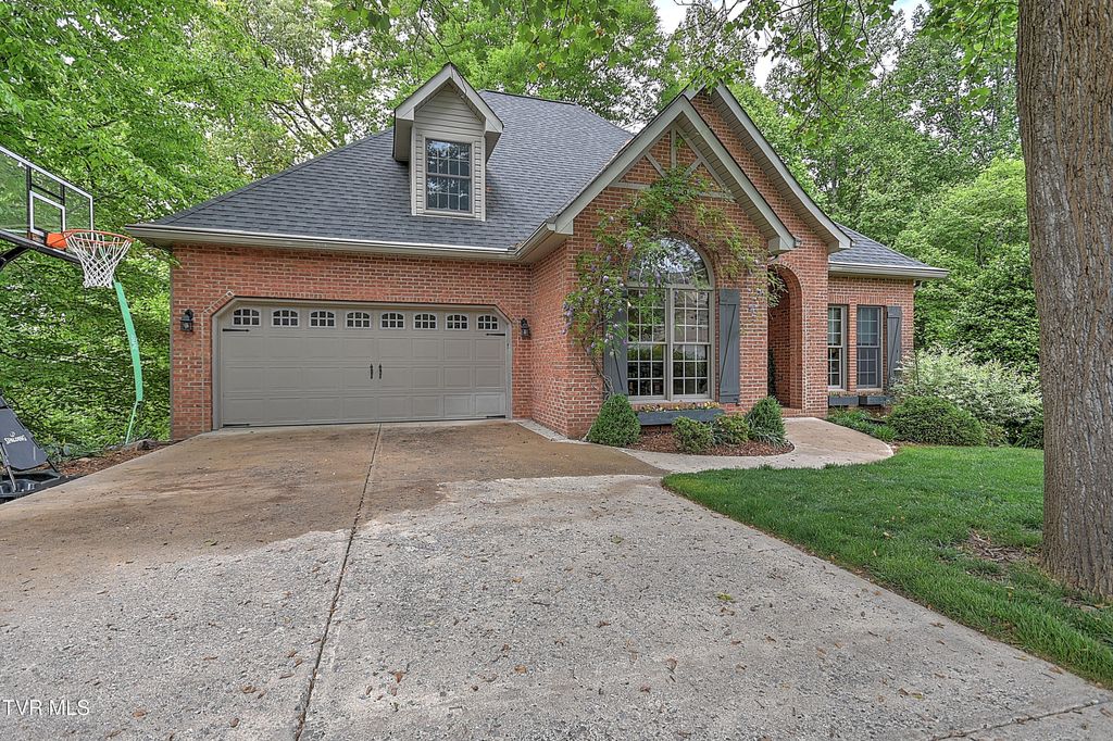 Photo of 421 Arrowhead Drive, Kingsport, TN 37664 (MLS # 9994950)