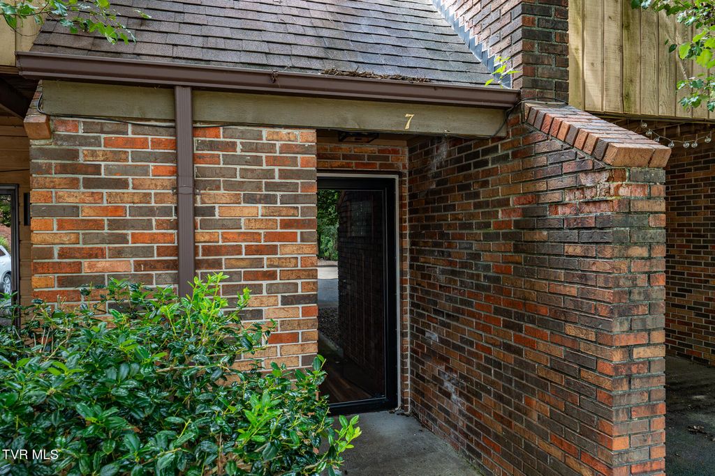 Photo of 500 Fleetwood Drive #7, Kingsport, TN 37660 (MLS # 9998531)